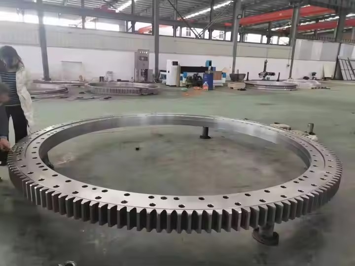 Large steel slewing roller bearing ring