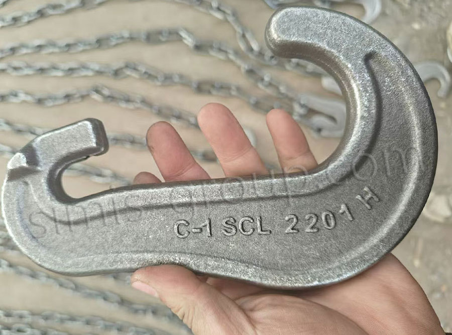 Closed-die forged alloy steel tow hook