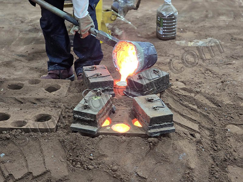 Hand-molded sand casting special metal parts